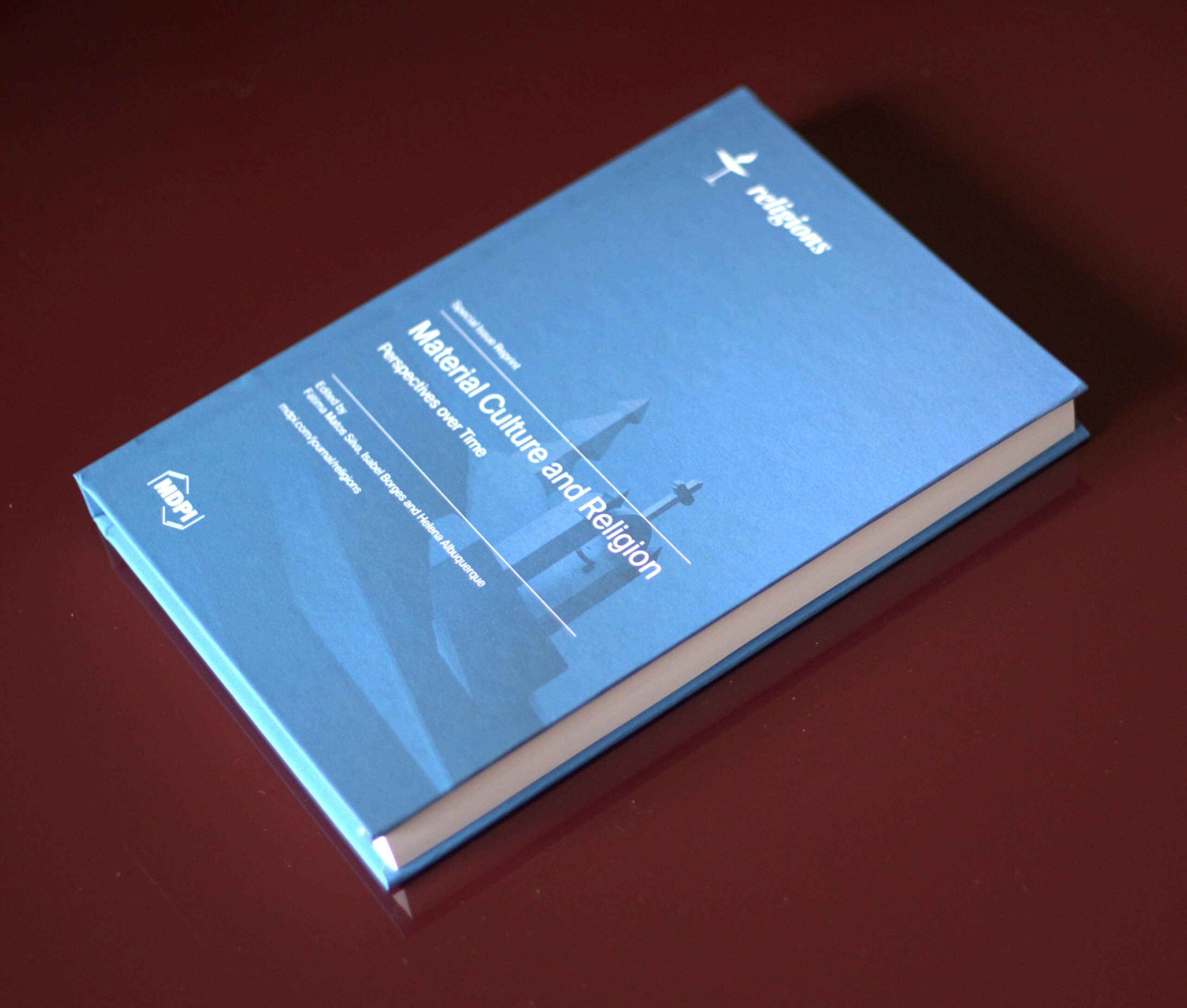 Livro sobre a expressão da religiosidade e cultura material