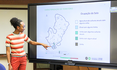 Mestrandos apresentam projetos de investigação